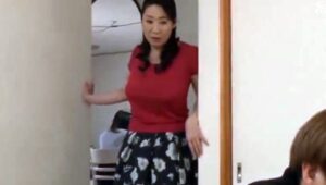 【義理の母】「私ももうすぐ50歳だし…」嫁の実家に住むようになったオトコが同居するエロ巨乳なおばさんに欲情！