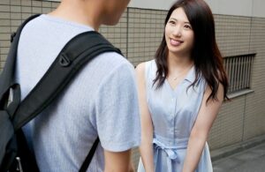 「微妙な貧乳が超エロい！」”あんな美人にヌいてもらえるの？！”ファンから大人気のスレンダー美女が素人相手にスケベ行為