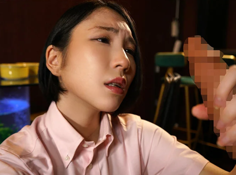 【人妻熟女】「旦那じゃ満足できないんです…」欲求不満なエロ美乳な美人主婦が勤務先の店長と不倫関係に！舞原聖