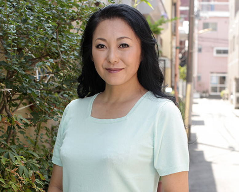 【おばさん熟女】「あぁ…若い男のチ●ポは硬くていいわ…」エロデカ尻な欲求不満女が男にスケベな奉仕プレイ！