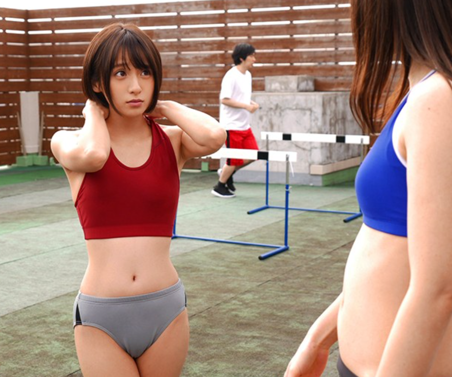 【陸上女子】「体のラインがエロいよな…」運動部に所属するスレンダーエロ美乳な美少女JKが盗撮魔に狙われてしまい…