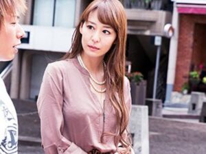 【人妻ナンパ】「ほんとに熟女ですか？」街行く美魔女に声かけナンパ！個室連れ込み電マで大絶頂！
