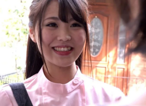 【介護士】「私があなたの孫になってもいいですよ♡」スレンダーエロ美乳な新卒介護士が老人のご機嫌を取ろうとしますが…