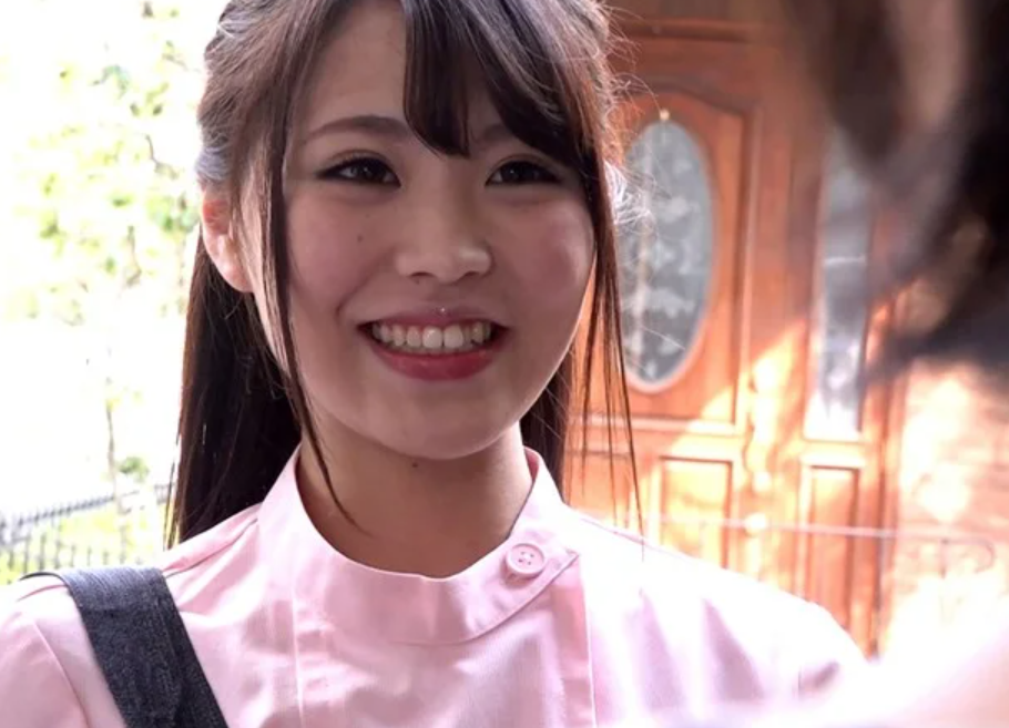 【介護士】「私があなたの孫になってもいいですよ♡」スレンダーエロ美乳な新卒介護士が老人のご機嫌を取ろうとしますが…