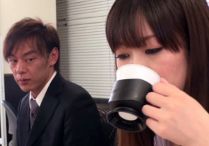 【媚薬盛られた女上司】「先輩、コーヒーでも飲んでくださいよ♡」エロ巨尻な美人OLが後輩男に媚薬を飲まされてしまい…