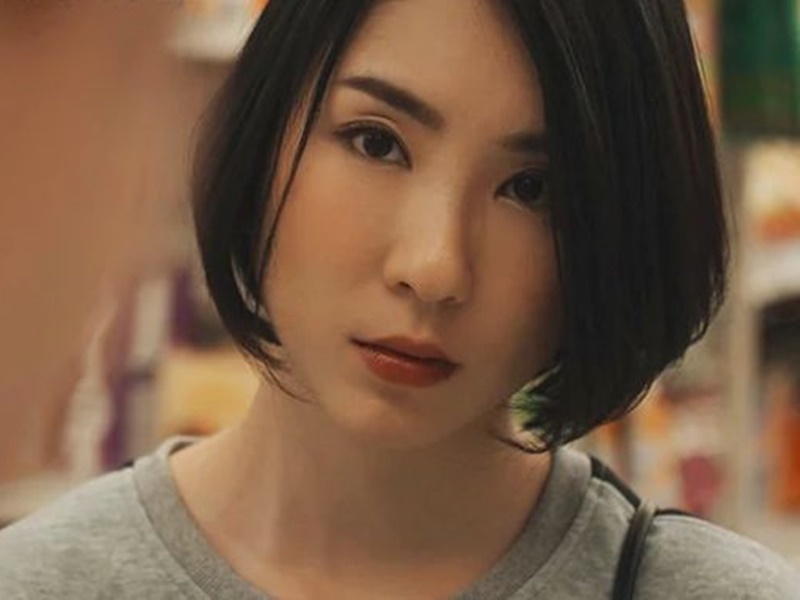 【人妻熟女】「あなたも寂しいのね…」スレンダーエロ美乳なおばさん主婦がコンビニ前でたむろする若者を誘惑し不倫しちゃう