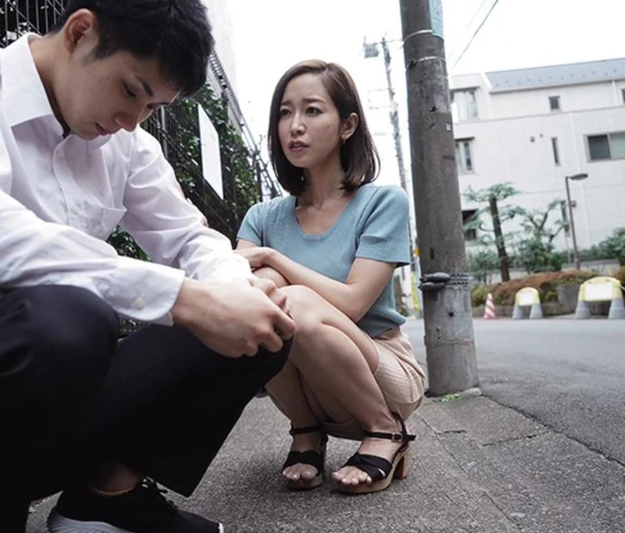 【人妻熟女】「まずは周りの男からね…♡」スレンダーエロ美乳なおばさん主婦が風俗経営を始めてみますが…