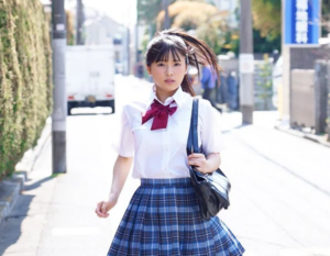 【再婚相手の娘】「ママ…何であんな男と結婚したの…？」制服姿のエロロリ美少女JKが義父に自宅で生セックスされちゃう！