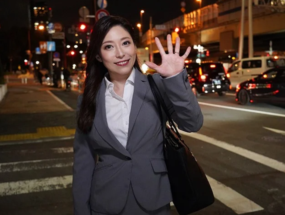 【おばさん社員】「今日でこの会社も終わりなのね…」エロ美乳で巨尻なおばさん主婦が最終出勤日にとんでもない痴態にに出る！