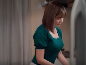 【巨乳妻】「ずっと奥さんに目を付けてたんだよ…」エロ美乳なギャル風若妻が侵入者にスケベ薬飲まされ犯されちゃう！