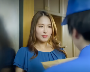 【人妻】「仕事で疲れたでしょう…？」スレンダーエロ美乳なギャル風美人主婦が宅配男を誘惑して自宅に連れ込みますが…