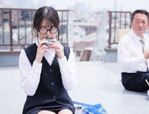 【美少女】「あんなブス、誰もヤりたがらねーよｗ」とバカにされる三十路のOL、実はとんでもなくエロい体で…
