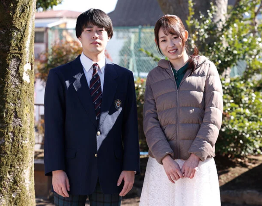 【ながえスタイル】「こんなに立派なムスコになって…」スレンダーエロ美乳な美人主婦が実の息子と近親相姦しちゃう！