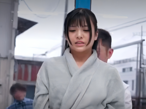 【人妻MM号】「あー、これは重症ですね」腰回りマッサージを受けるスレンダー体型な素人奥様ですが…